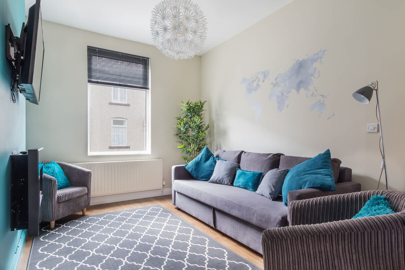 3-Bed Home, Sleeps 6, 2 Bathrooms photo 2