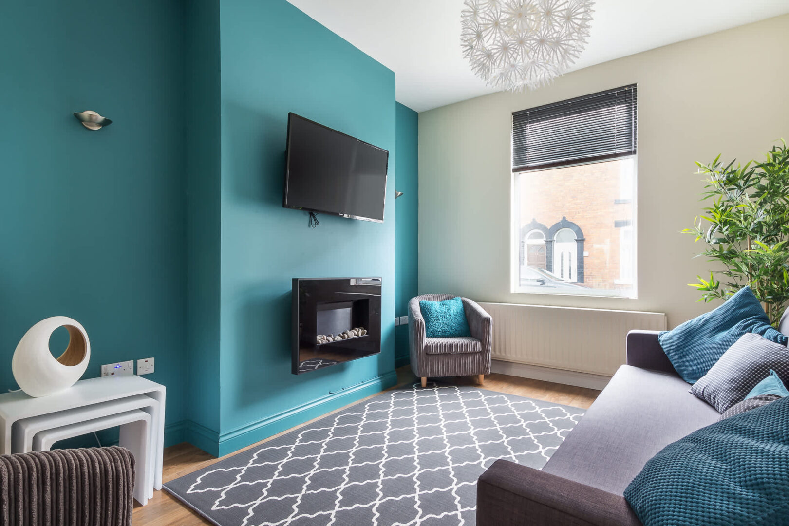 3-Bed Home, Sleeps 6, 2 Bathrooms photo 5