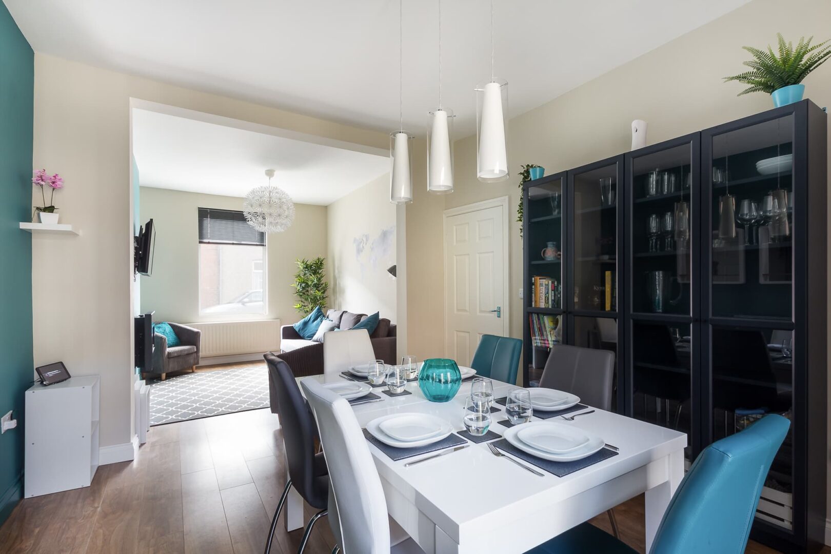 3-Bed Home, Sleeps 6, 2 Bathrooms photo 9